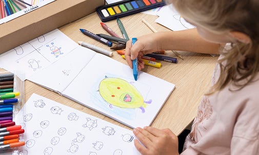 Inspirasjonsbilde for vårt idéunivers med maling og skilt