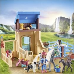 Playmobil hestestall med Amelia og Whisper