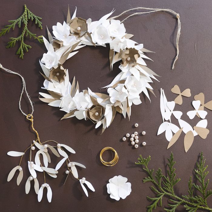 Blomsterkrans og misteltein av papir