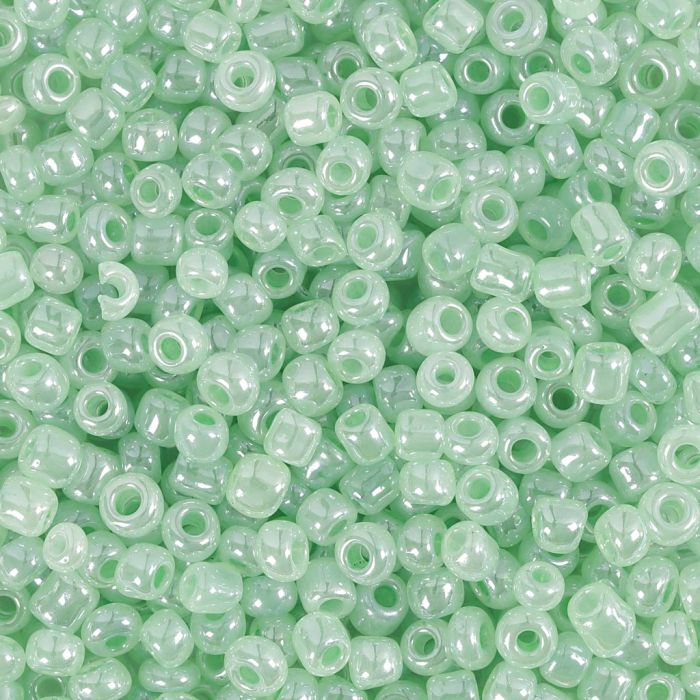 Rocaillesperler, dia. 3 mm, str. 8/0, hullstr. 0,6-1,0 mm, soft grønn, 25 g/ 1 pk.
