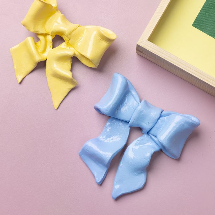 Dekorativ sløyfe i selvherdende leire