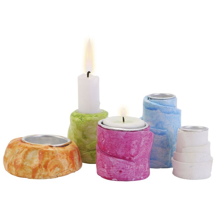 Elegante, enkle lysestaker i leire