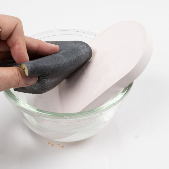 Slik setter du prikken over i-en på resinstøpingen