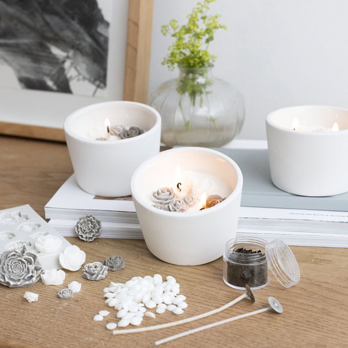 Soyalys med roser i fat