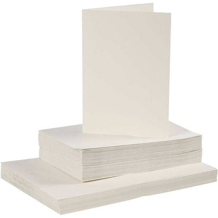 Kort og konvolutter, kort str. 10,5x15 cm, konvolutt str. 11,5x16,5 cm, 110+220 g, råhvit, 50sett/ 1 pk.