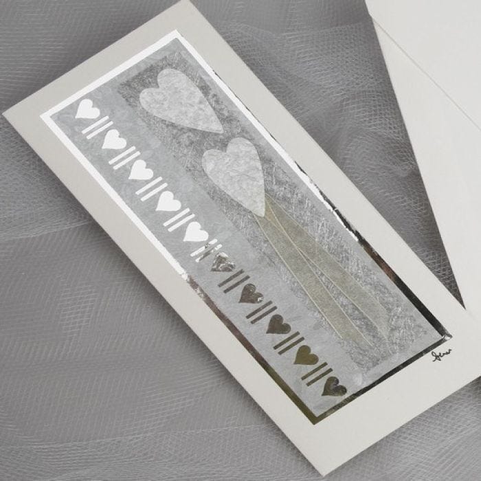 Elegant kort med border og hjerter