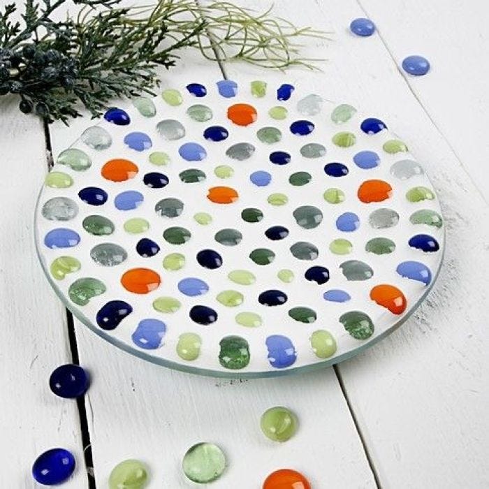 Glassfat med mosaikkunst