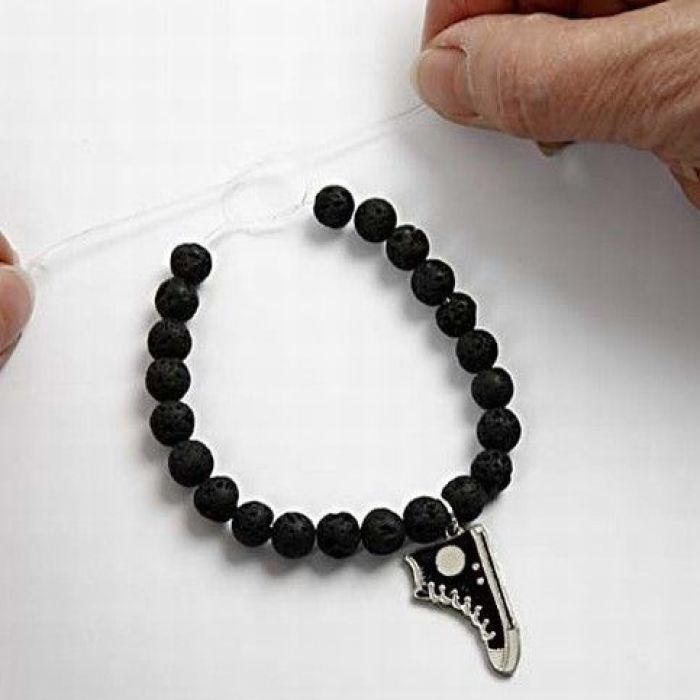 Perlearmbånd med charms