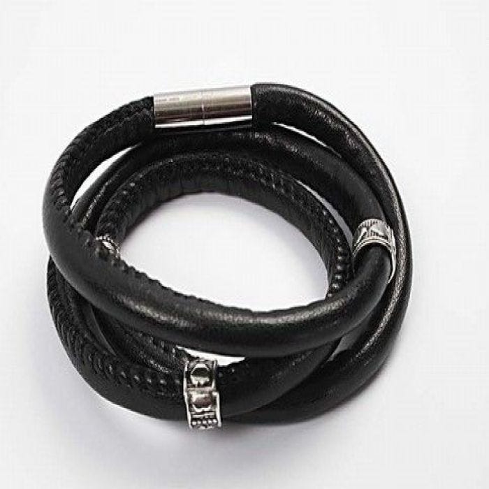 Trendy armbånd i sydd skinn med magnetlås