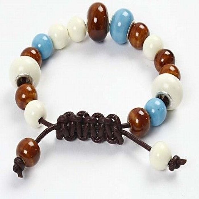 Armbånd med keramikkperler