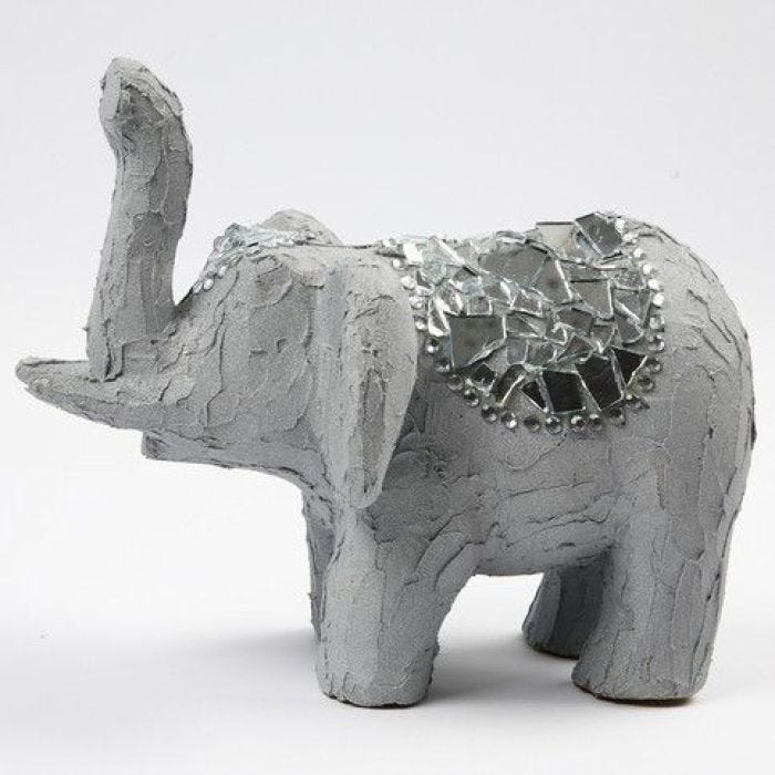 Pappelefant kledd med Ferro akrylmaling