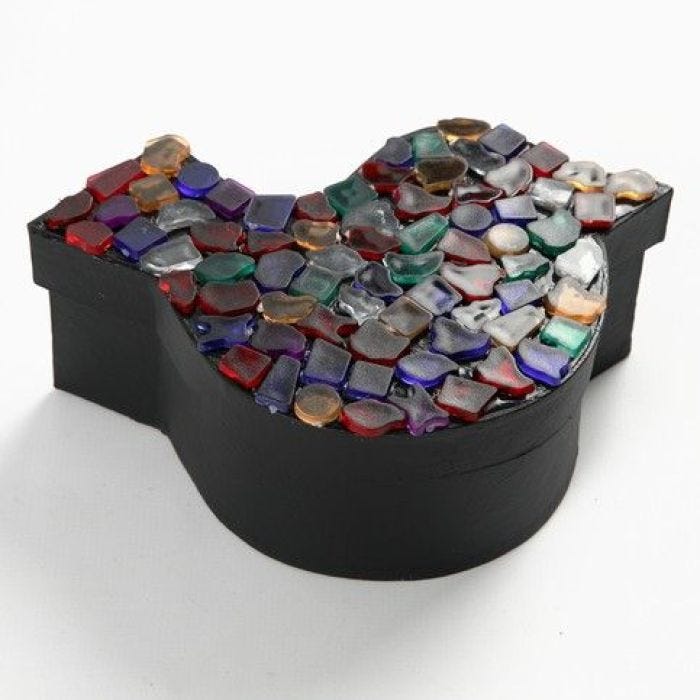 Eske med plastmosaikk