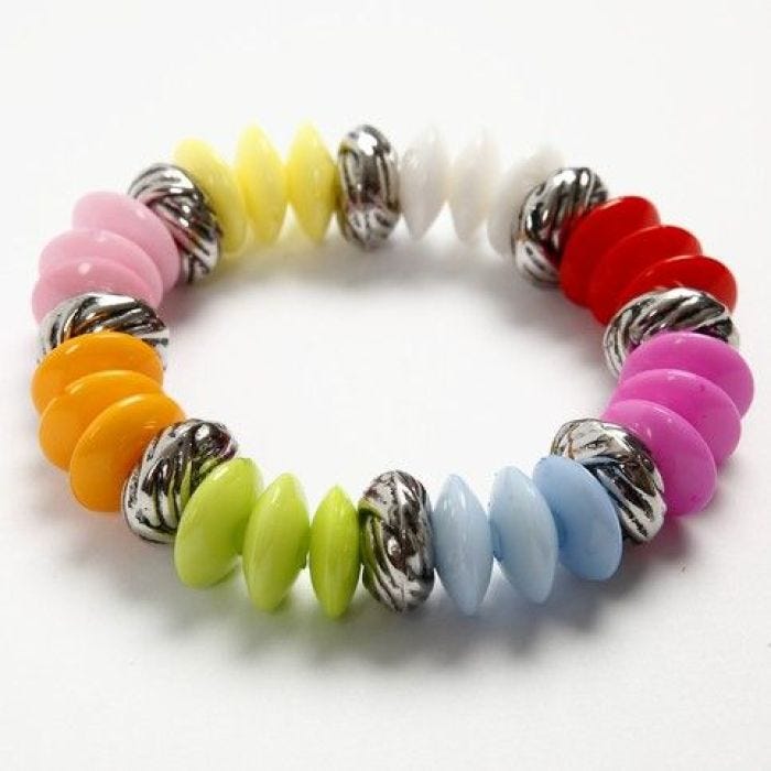 Armbånd med plastperler