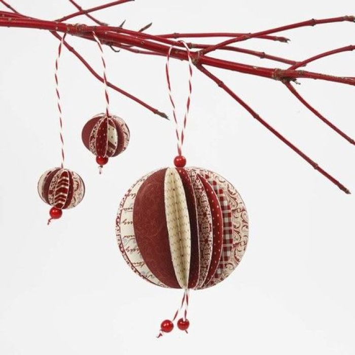 Oppheng av utstansede papirsirkler