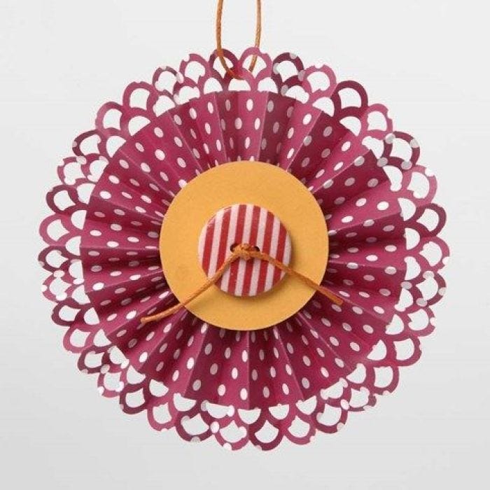 Rosett laget med Fiskars Border Punch System
