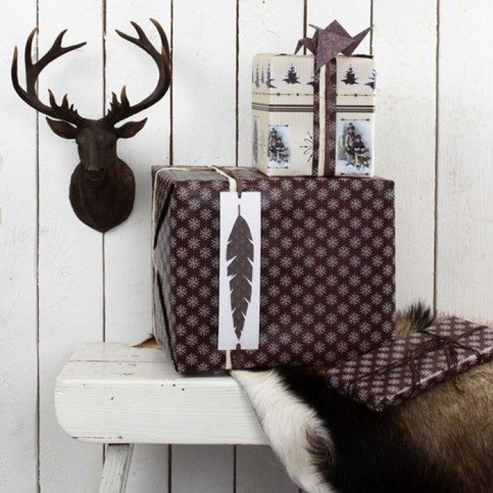 Gavelapper med fjær, og innpakning av designpapir fra Vivi Gade