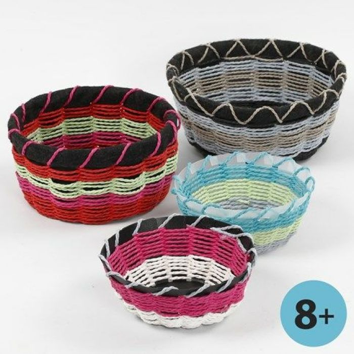 Kurv laget på flettestativ