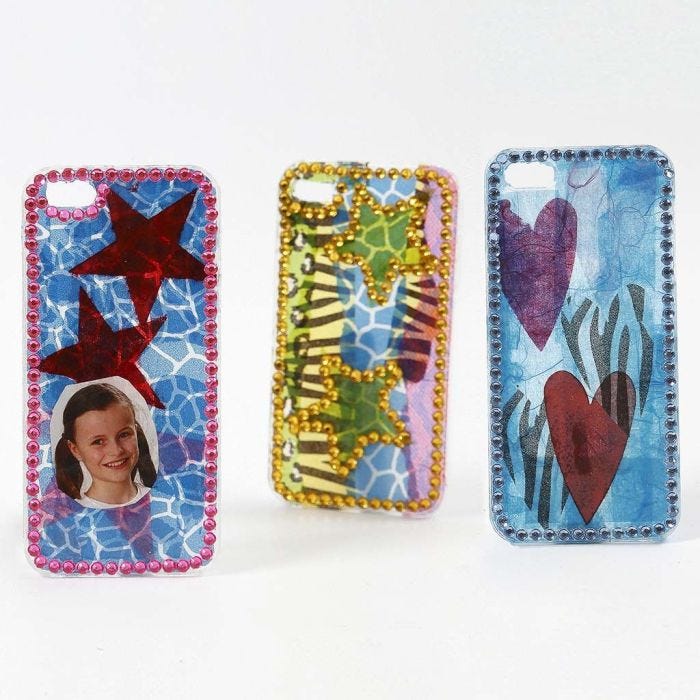 Decoupage og bling bling på deksel til en iPhone