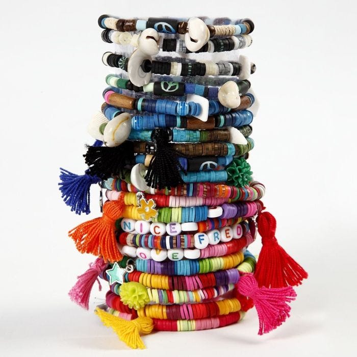 Armbånd med katsukiperler og dusker