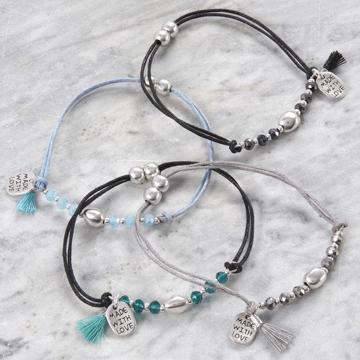 Armbånd med facett- og metallperler