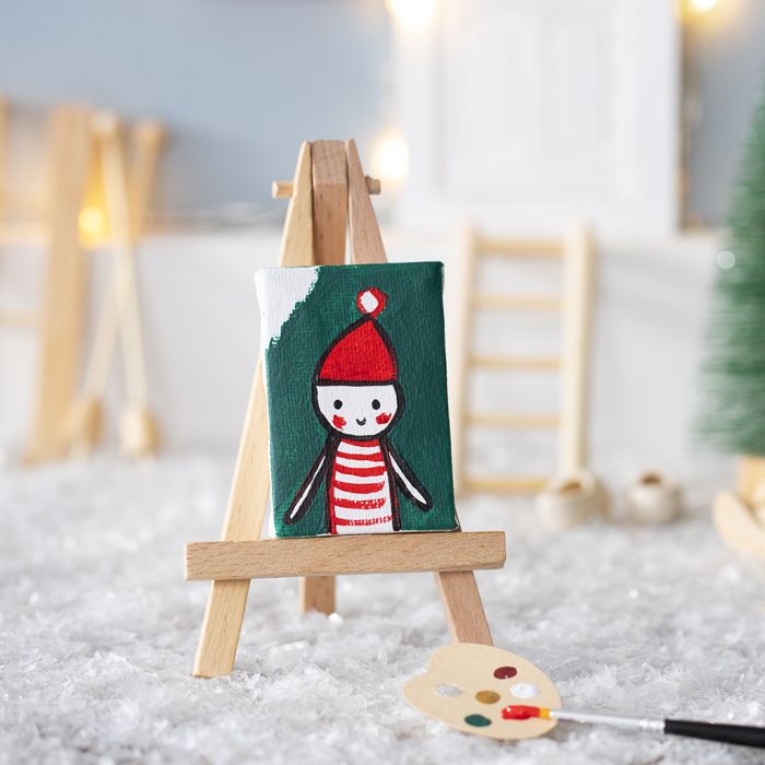 Nissen maler et selvportrett til nissedøren sin