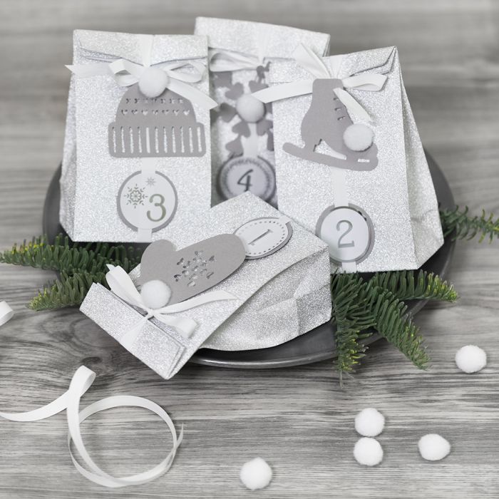 Adventsgaver pyntet med papirklipp og pomponer