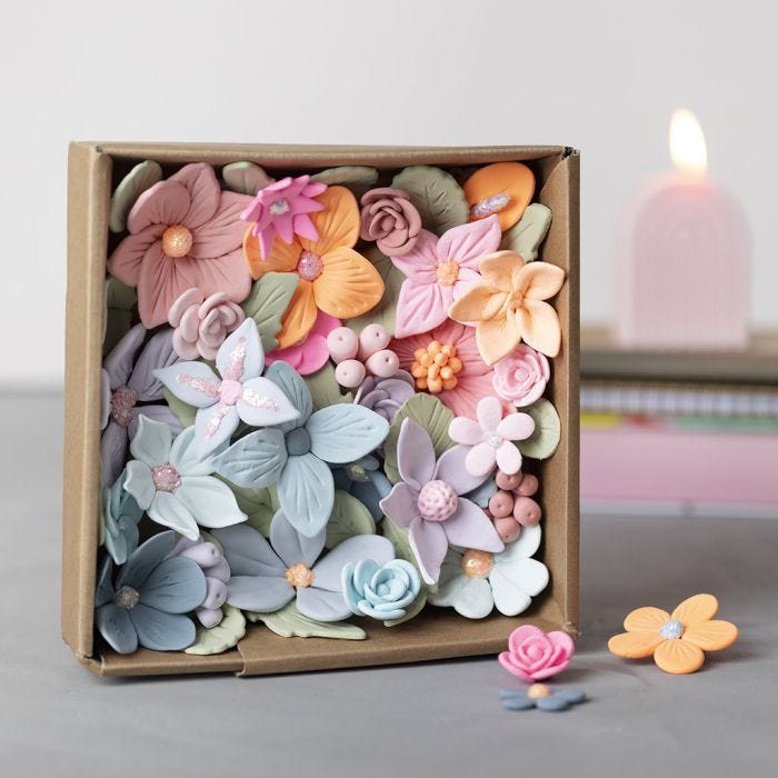Blomstereske laget av Silk Clay® og glitter clay