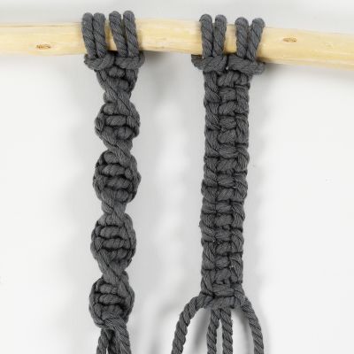 Slik knytter du enkelt- og dobbeltknute (Half and Square Knot)