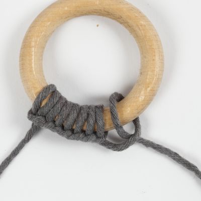 Slik knyter du en halv ribbeknute (Half Hitch Knot)
