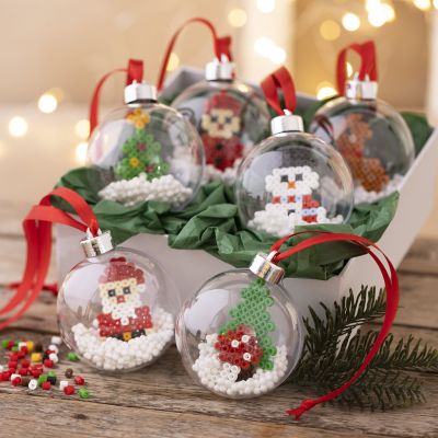 Julekuler med figurer av rørperler
