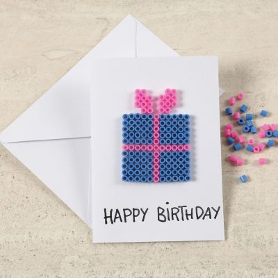 Kort pyntet med motiv av rørperler