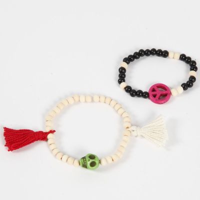 Armbånd med treperler og pynt