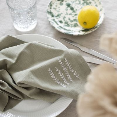 Stoffserviett med broderi
