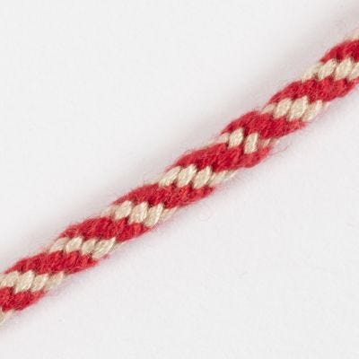 Slik fletter du et sukkertøystripet mønster på en Kumihimo knytteskive