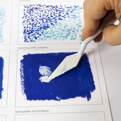 Slik bruker du en sparkel til å skape lag og tekstur med oljepasteller