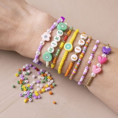 Armbånd med rocaiperler