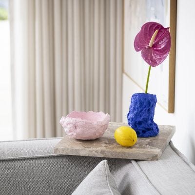 Vase og bolle laget av pappmachè