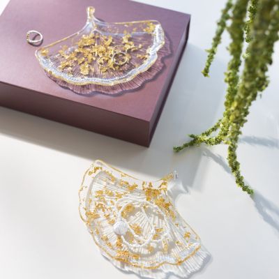 Klar bio-resin-støpt bladform med gulldetaljer