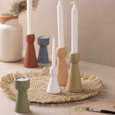 Lysestake i tre malt med Plus Color