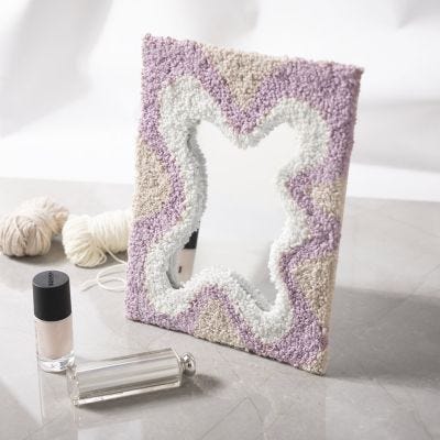 Mykt speil med trendy punch needle-teknikk