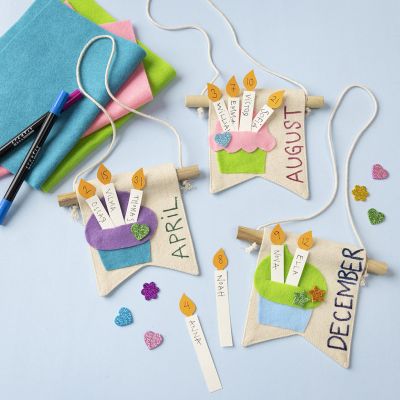 Bursdagsbanner med kaker og lys