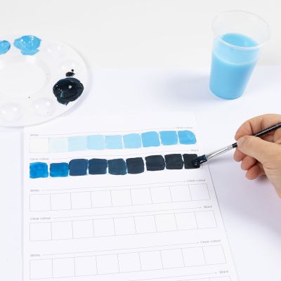 Slik bruker du svart og hvitt for å endre nyansen på gouache-farger