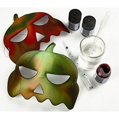 Kartongoppheng og gresskarmasker