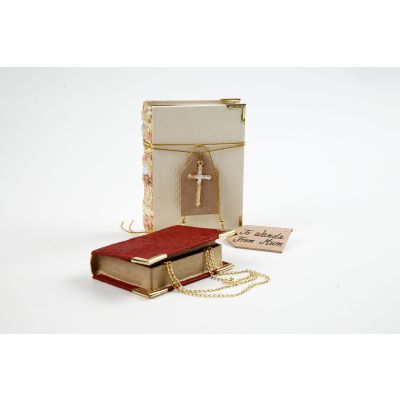 Pappbøker kledd med håndlaget papir