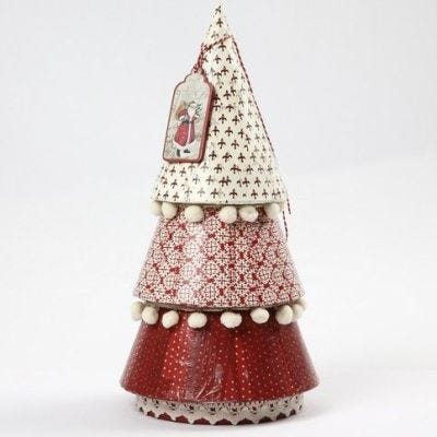 Juletre av pappmaché med decoupage