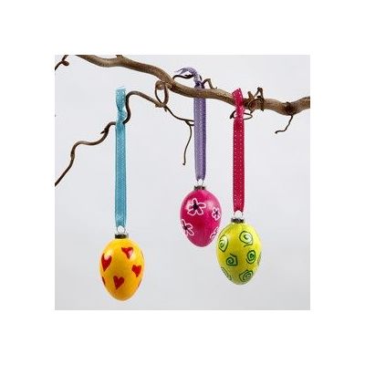 Malt egg av terrakotta med tusjdekorert mønster