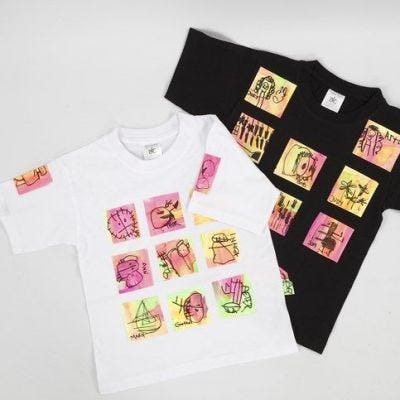 T-shirt med transfertrykte kunstverk