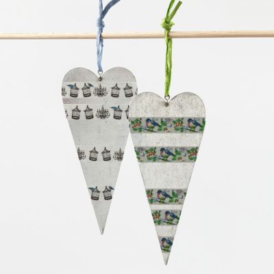 Dekorerte hjerter av sink i papirbast