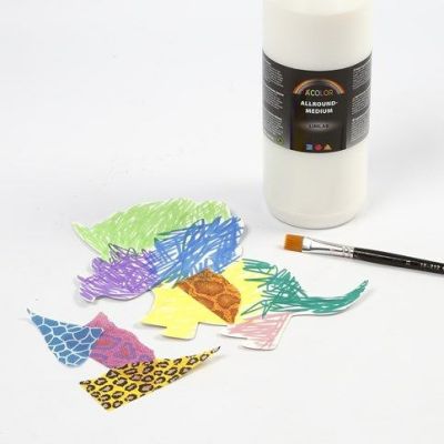 Dinosaur og flyve&oslash;gle av hvit kartong, malt og pyntet