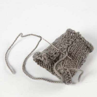 Strikket og tovet kule til pynt